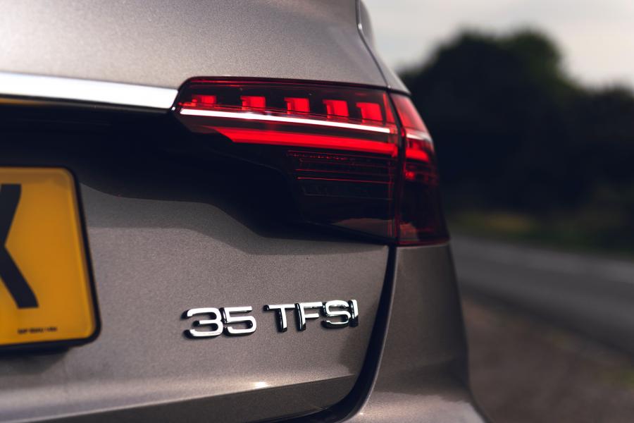 Детали экстерьера Audi A4 35 TFSI Sport (B9) 2019 года  (UK) (фото 14 из 21)